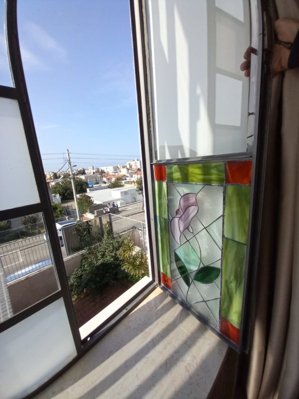 פרוייקט עבודת ויטראז' בזכוכית פרח ורוד