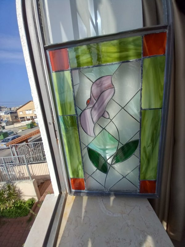 פרוייקט עבודת ויטראז' בזכוכית פרח ורוד